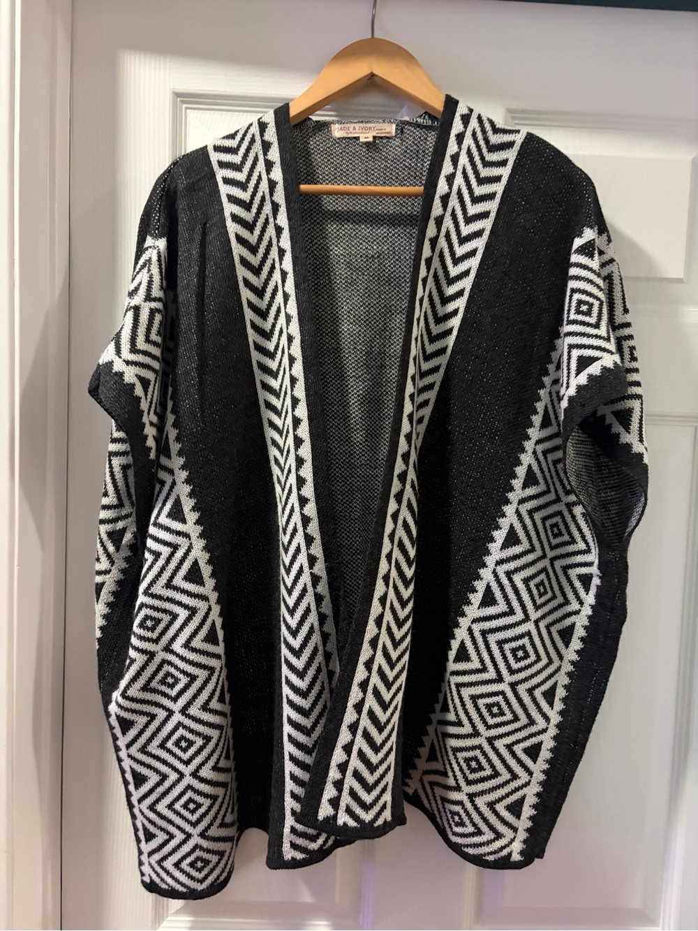 Black & White Geo Knit Open-Front Cardigan - Unknown Brand